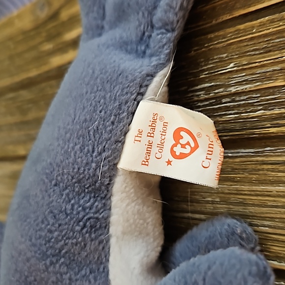 Ty Beanie Baby Crunch the Shark - Picture 3 of 3